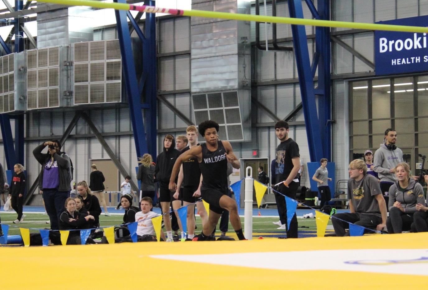 Men's 4x200 Relay Team Breaks School Record in Storm Lake
